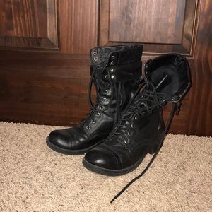 BLACK COMBAT BOOTS